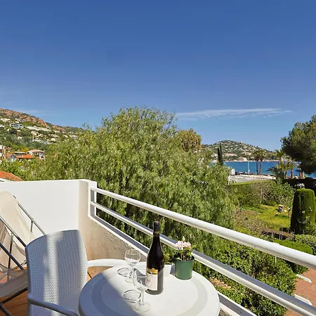 Logis L'esterella מלון 3*