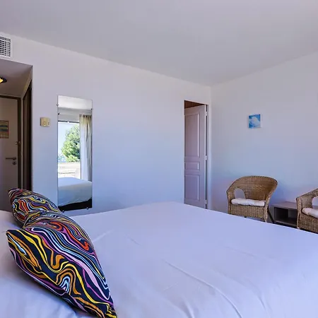 ホテル Logis L'esterella 3*