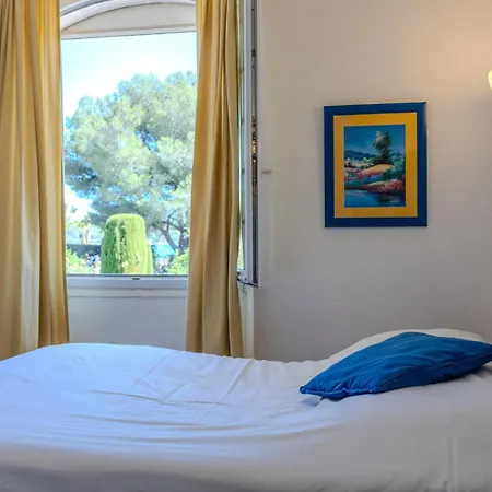 מלון Logis L'esterella 3*
