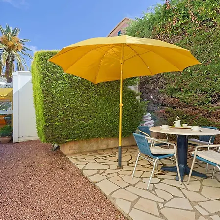 מלון Logis L'esterella 3*