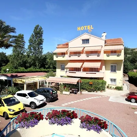 מלון Logis L'esterella 3*