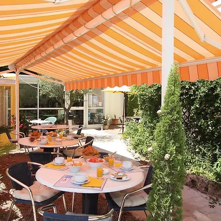 Logis L'esterella Hotel 3*