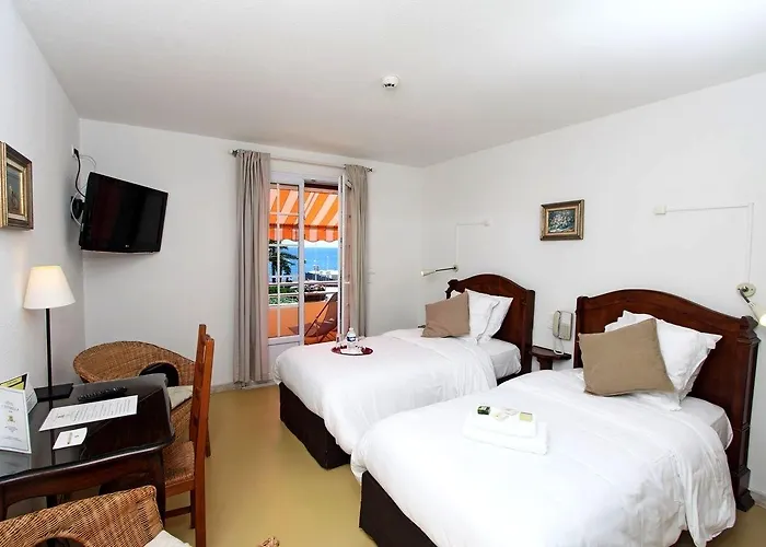 Logis L'esterella מלון 3*