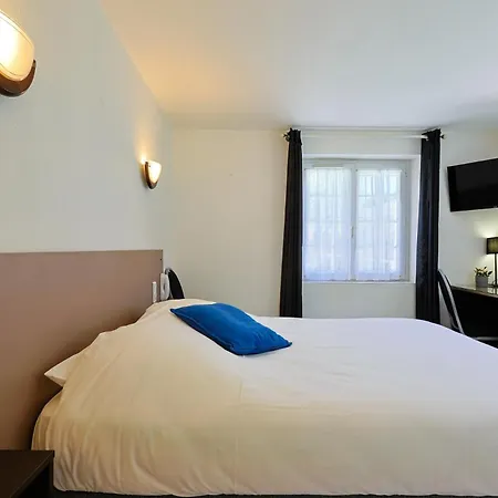 Logis L'esterella Otel 3*