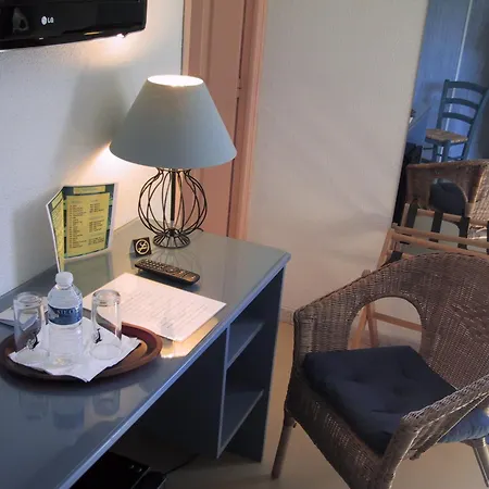 Hotel Logis L'esterella Saint-Raphael (Var)