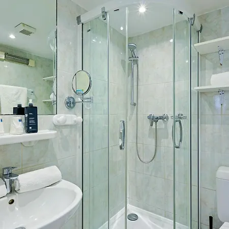 Hotel Logis L'esterella Saint-Raphael (Var)
