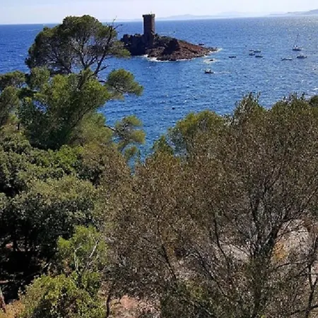 Logis L'esterella Отель