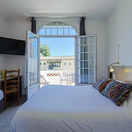 Logis L'esterella Отель 3*