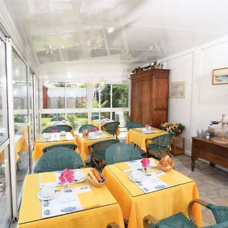 Отель Logis L'esterella 3*