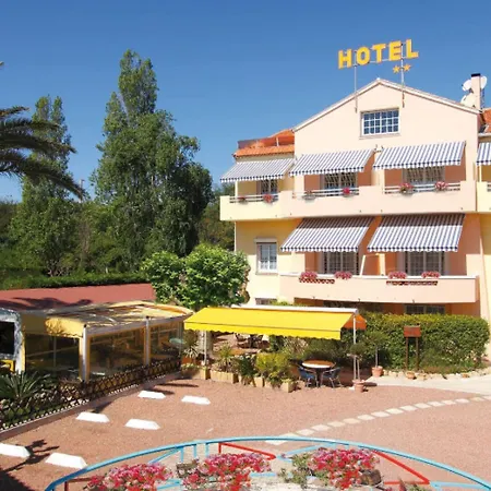 Logis L'esterella Hotel