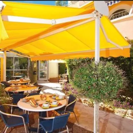 Отель Logis L'esterella 3*