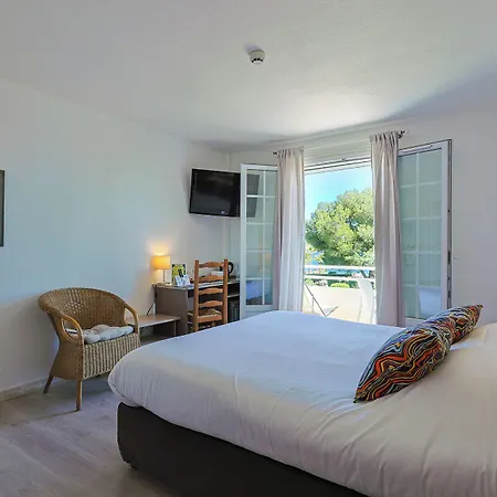 Отель Logis L'esterella Сен-Рафаэль