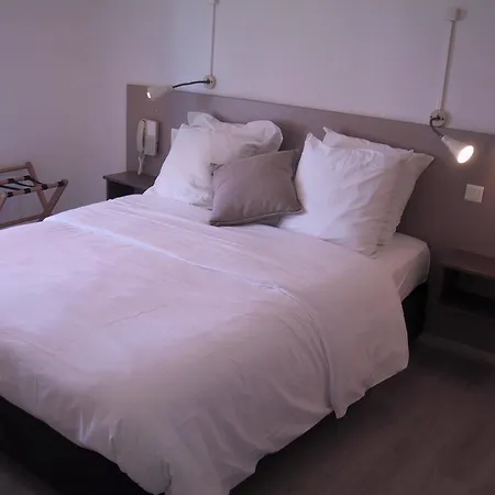 Logis L'esterella Отель