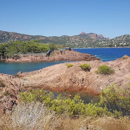 Logis L'esterella Сен-Рафаэль