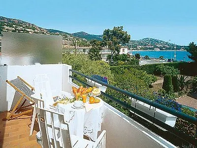 Logis L'esterella Отель 3*