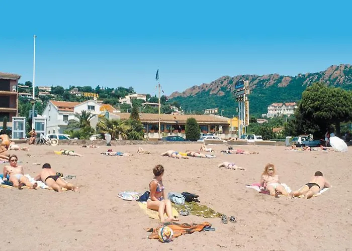 Hotel Logis L'esterella Saint-Raphael (Var)