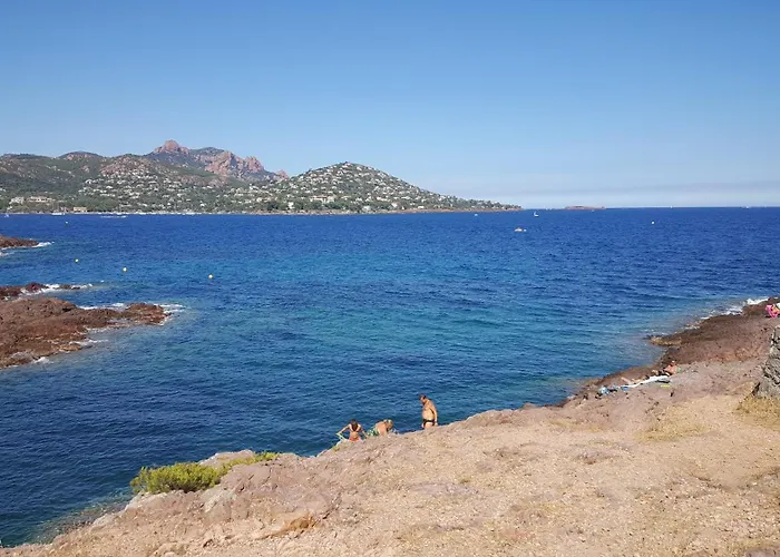 Hotel Logis L'esterella Saint-Raphael (Var)