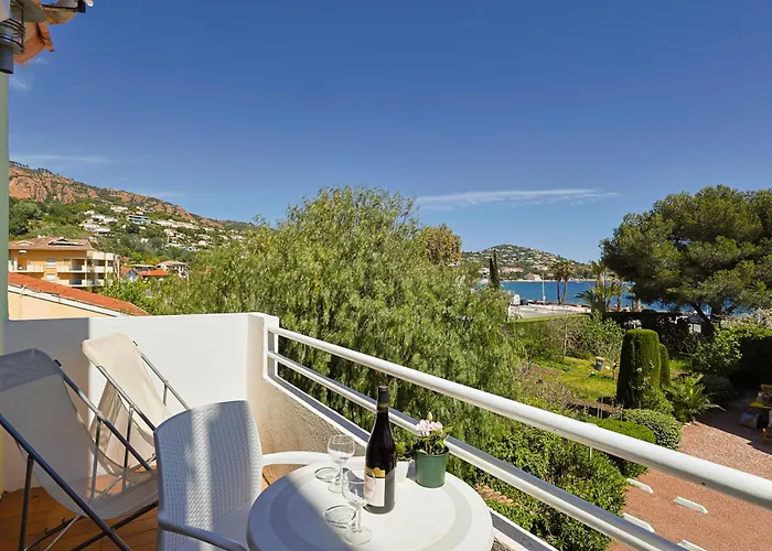 Logis L'esterella Hotel 3*