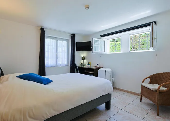 Logis L'esterella Hotel