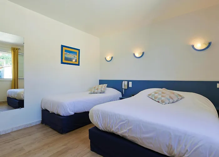 Logis L'esterella Отель