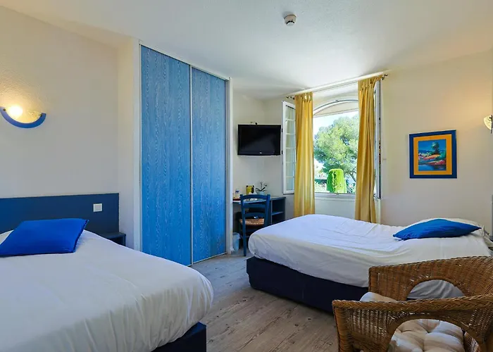 Logis L'esterella Отель