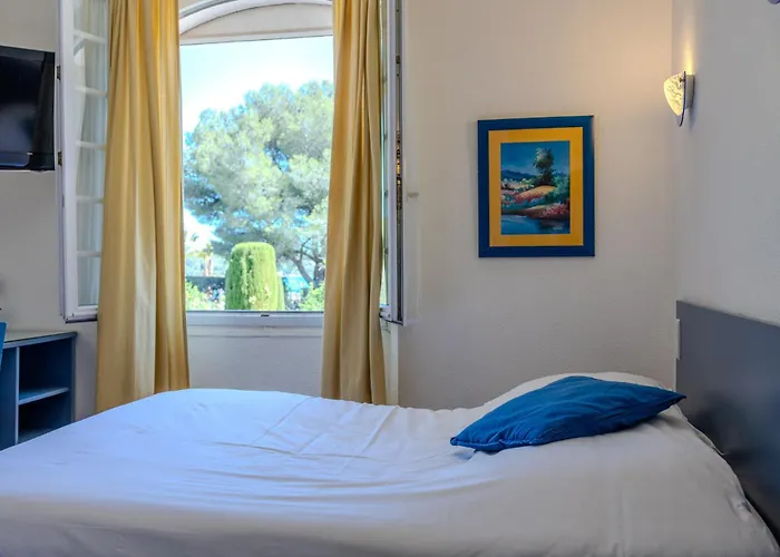 Отель Logis L'esterella 3*