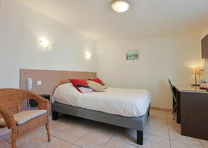 Logis L'esterella Отель 3*