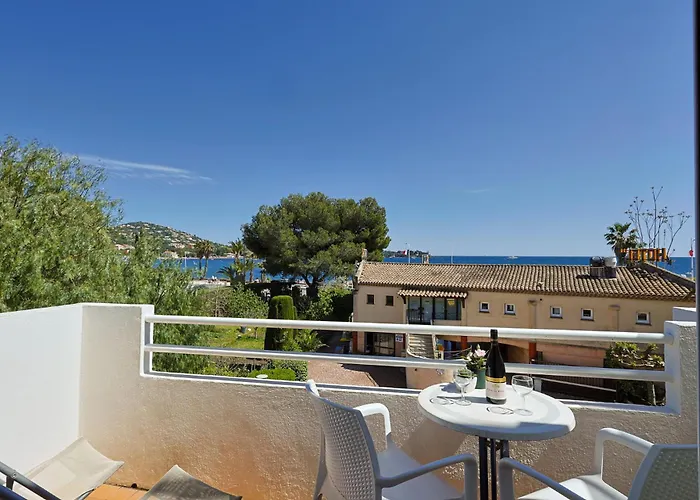 Hotel Logis L'esterella 3*