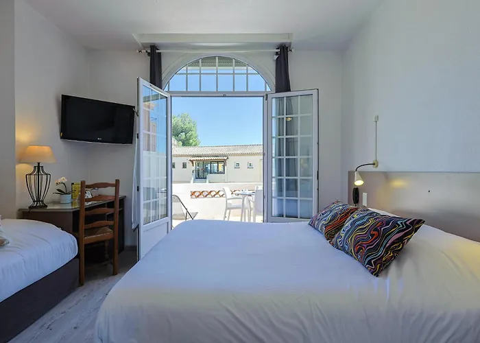 Logis L'esterella Отель 3*