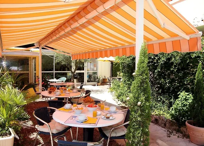 Logis L'esterella 3* Сен-Рафаэль