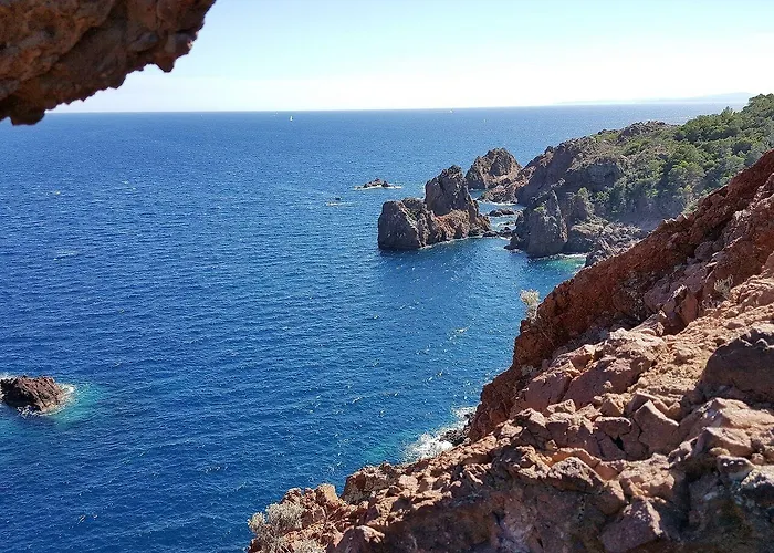 Logis L'esterella Отель Сен-Рафаэль