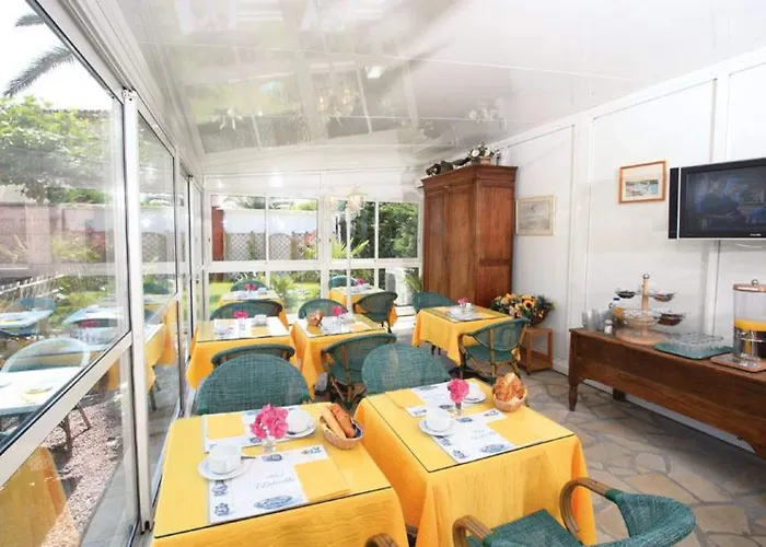 Hotel Logis L'esterella 3*