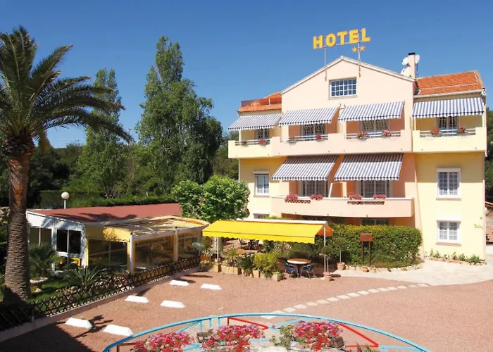 Logis L'esterella Hotel