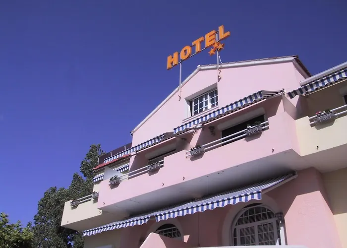 Отель Logis L'esterella 3*