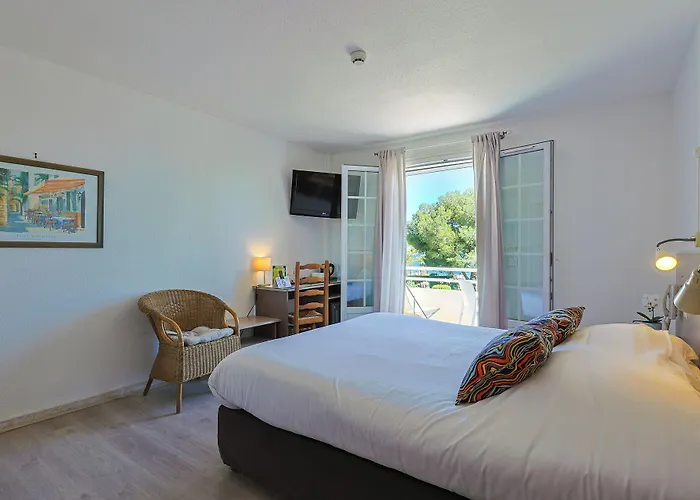 Hotel Logis L'esterella Saint-Raphael (Var)