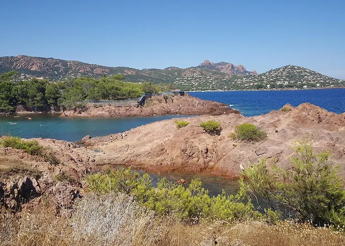 Logis L'esterella Сен-Рафаэль