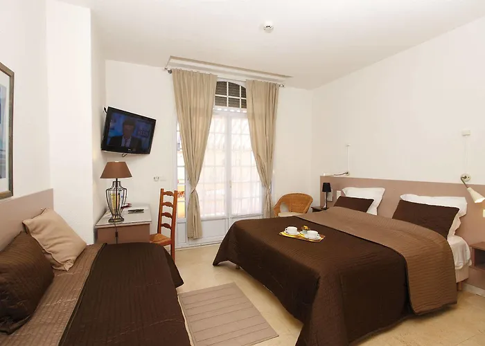 Отель Logis L'esterella